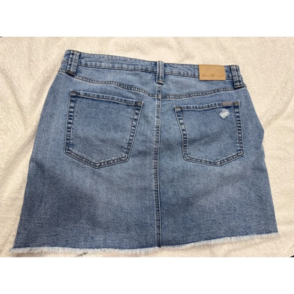 Seven7 Womens Blue Denim Mini Skirt Rhinestone Distressed Raw Hem Size 12 - Picture 4 of 9